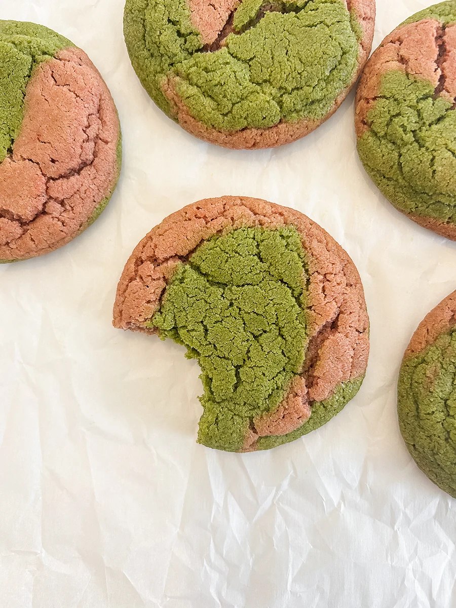 strawberry matcha cookies